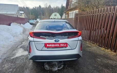 Toyota Prius IV XW50, 2018 год, 2 150 000 рублей, 7 фотография