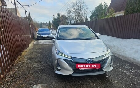 Toyota Prius IV XW50, 2018 год, 2 150 000 рублей, 5 фотография