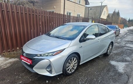 Toyota Prius IV XW50, 2018 год, 2 150 000 рублей, 4 фотография