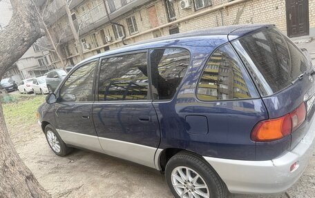 Toyota Ipsum II, 2000 год, 500 000 рублей, 2 фотография