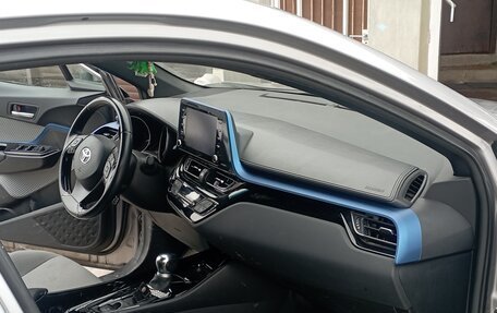 Toyota C-HR I рестайлинг, 2019 год, 2 250 000 рублей, 2 фотография