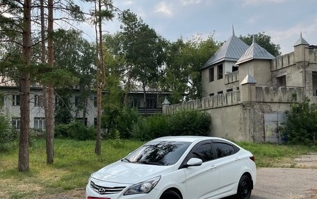 Hyundai Solaris II рестайлинг, 2015 год, 900 000 рублей, 1 фотография