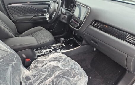 Mitsubishi Outlander III рестайлинг 3, 2021 год, 1 950 000 рублей, 8 фотография