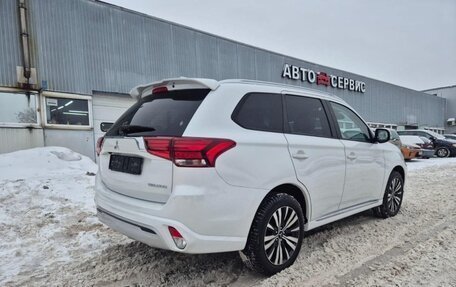 Mitsubishi Outlander III рестайлинг 3, 2021 год, 1 950 000 рублей, 4 фотография