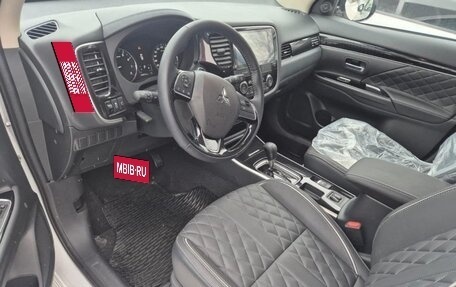 Mitsubishi Outlander III рестайлинг 3, 2021 год, 1 950 000 рублей, 7 фотография