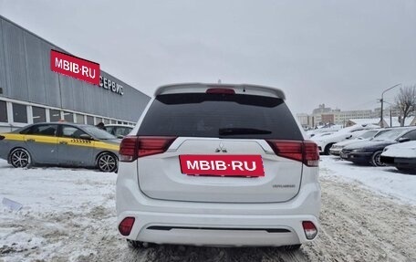 Mitsubishi Outlander III рестайлинг 3, 2021 год, 1 950 000 рублей, 5 фотография