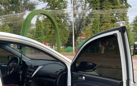 Hyundai Solaris II рестайлинг, 2015 год, 900 000 рублей, 10 фотография