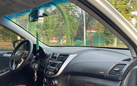 Hyundai Solaris II рестайлинг, 2015 год, 900 000 рублей, 9 фотография