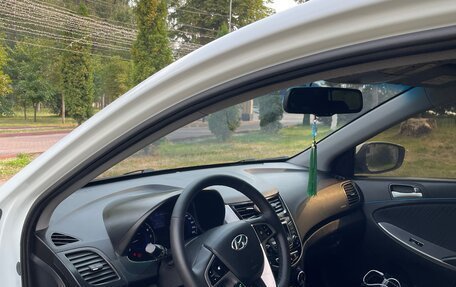 Hyundai Solaris II рестайлинг, 2015 год, 900 000 рублей, 7 фотография