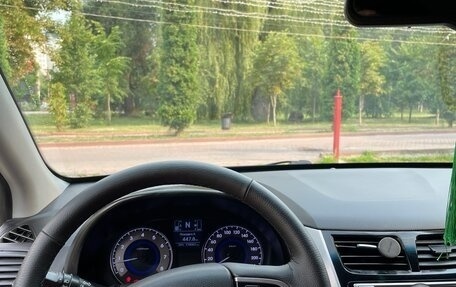 Hyundai Solaris II рестайлинг, 2015 год, 900 000 рублей, 8 фотография