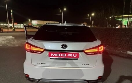 Lexus RX IV рестайлинг, 2021 год, 4 800 000 рублей, 12 фотография