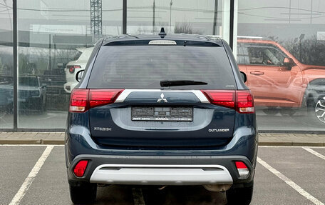 Mitsubishi Outlander III рестайлинг 3, 2019 год, 1 944 000 рублей, 6 фотография