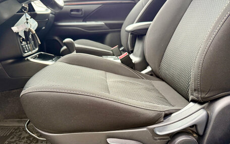 Mitsubishi Outlander III рестайлинг 3, 2019 год, 1 944 000 рублей, 19 фотография