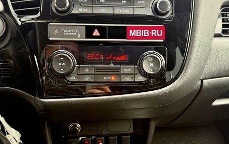 Mitsubishi Outlander III рестайлинг 3, 2019 год, 1 944 000 рублей, 13 фотография