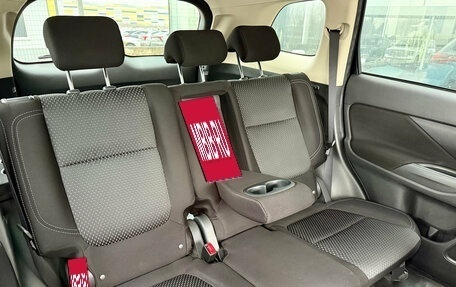 Mitsubishi Outlander III рестайлинг 3, 2019 год, 1 944 000 рублей, 10 фотография