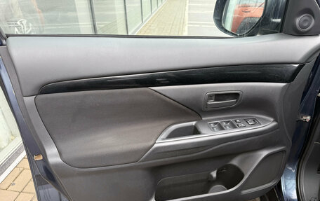 Mitsubishi Outlander III рестайлинг 3, 2019 год, 1 944 000 рублей, 21 фотография