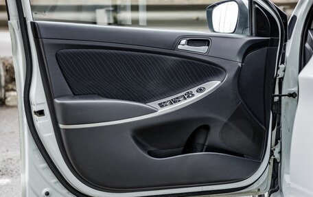 Hyundai Solaris II рестайлинг, 2015 год, 1 228 000 рублей, 12 фотография