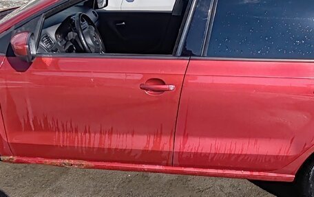 Volkswagen Polo VI (EU Market), 2011 год, 700 000 рублей, 2 фотография