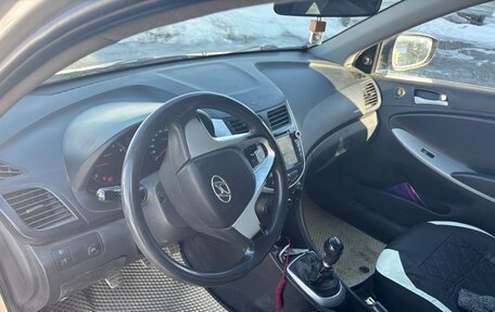 Hyundai Solaris II рестайлинг, 2012 год, 750 000 рублей, 5 фотография