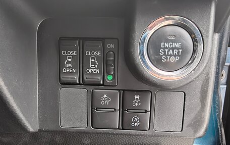 Toyota Roomy I, 2017 год, 1 200 000 рублей, 6 фотография