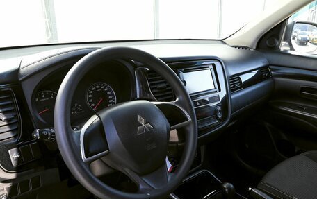 Mitsubishi Outlander III рестайлинг 3, 2018 год, 2 129 000 рублей, 13 фотография