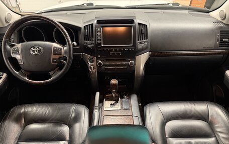 Toyota Land Cruiser 200, 2010 год, 2 699 000 рублей, 22 фотография