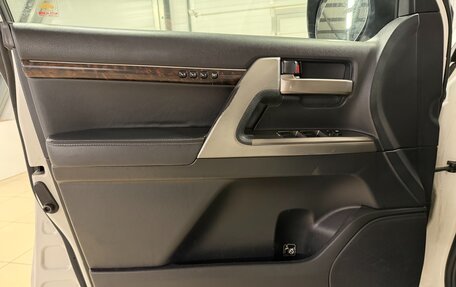 Toyota Land Cruiser 200, 2010 год, 2 699 000 рублей, 29 фотография