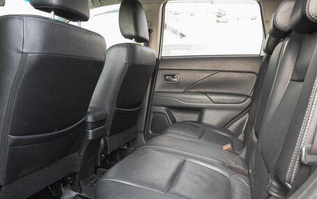 Mitsubishi Outlander III рестайлинг 3, 2018 год, 1 948 000 рублей, 11 фотография