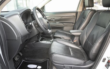 Mitsubishi Outlander III рестайлинг 3, 2018 год, 1 948 000 рублей, 14 фотография