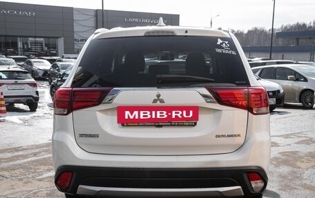 Mitsubishi Outlander III рестайлинг 3, 2018 год, 1 948 000 рублей, 8 фотография