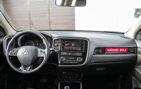 Mitsubishi Outlander III рестайлинг 3, 2018 год, 1 948 000 рублей, 12 фотография