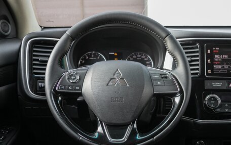 Mitsubishi Outlander III рестайлинг 3, 2018 год, 1 948 000 рублей, 16 фотография