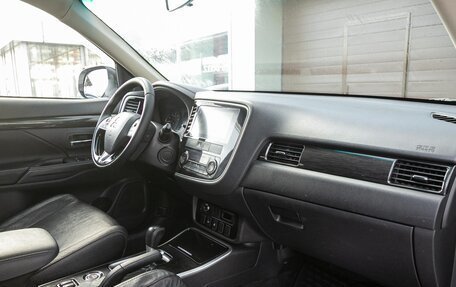 Mitsubishi Outlander III рестайлинг 3, 2018 год, 1 948 000 рублей, 18 фотография