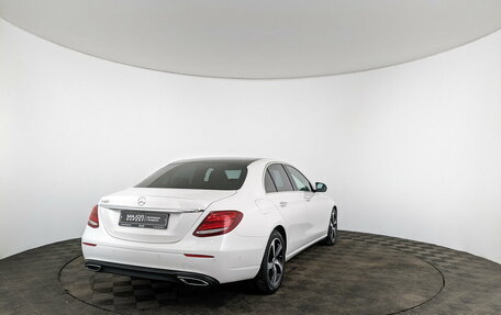 Mercedes-Benz E-Класс, 2020 год, 3 550 000 рублей, 5 фотография