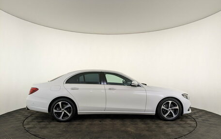 Mercedes-Benz E-Класс, 2020 год, 3 550 000 рублей, 4 фотография