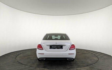 Mercedes-Benz E-Класс, 2020 год, 3 550 000 рублей, 6 фотография