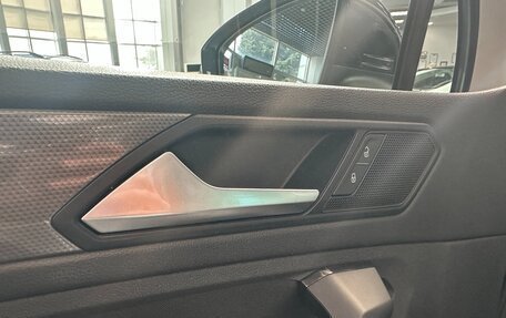 Volkswagen Tiguan II, 2020 год, 2 640 000 рублей, 11 фотография