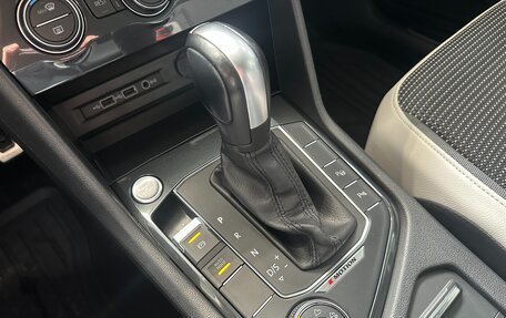 Volkswagen Tiguan II, 2020 год, 2 640 000 рублей, 17 фотография