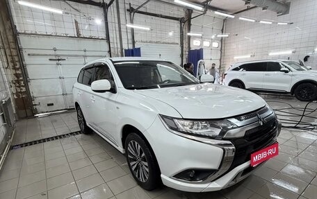 Mitsubishi Outlander III рестайлинг 3, 2022 год, 2 660 000 рублей, 1 фотография