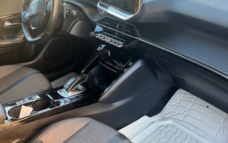 Peugeot 2008 II, 2021 год, 1 850 000 рублей, 11 фотография