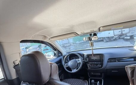 Mitsubishi Outlander III рестайлинг 3, 2022 год, 2 660 000 рублей, 5 фотография