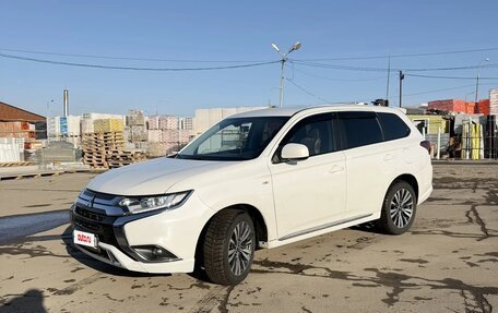 Mitsubishi Outlander III рестайлинг 3, 2022 год, 2 660 000 рублей, 6 фотография