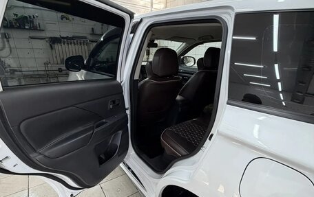 Mitsubishi Outlander III рестайлинг 3, 2022 год, 2 660 000 рублей, 22 фотография