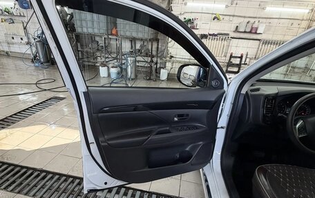 Mitsubishi Outlander III рестайлинг 3, 2022 год, 2 660 000 рублей, 18 фотография