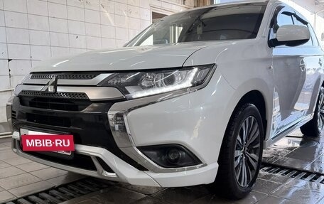 Mitsubishi Outlander III рестайлинг 3, 2022 год, 2 660 000 рублей, 13 фотография