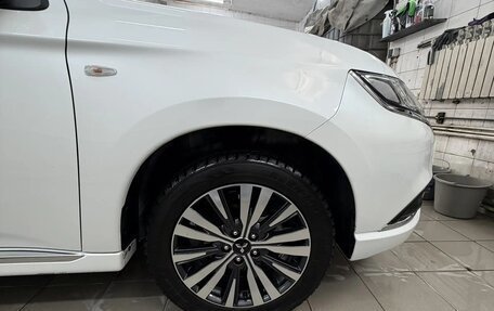 Mitsubishi Outlander III рестайлинг 3, 2022 год, 2 660 000 рублей, 24 фотография