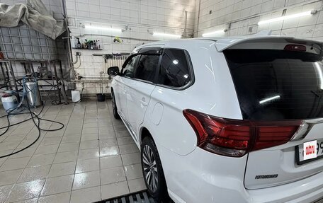 Mitsubishi Outlander III рестайлинг 3, 2022 год, 2 660 000 рублей, 26 фотография