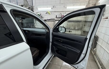 Mitsubishi Outlander III рестайлинг 3, 2022 год, 2 660 000 рублей, 32 фотография