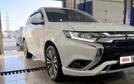 Mitsubishi Outlander III рестайлинг 3, 2022 год, 2 660 000 рублей, 29 фотография