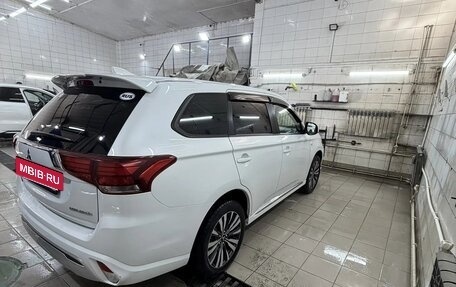 Mitsubishi Outlander III рестайлинг 3, 2022 год, 2 660 000 рублей, 37 фотография